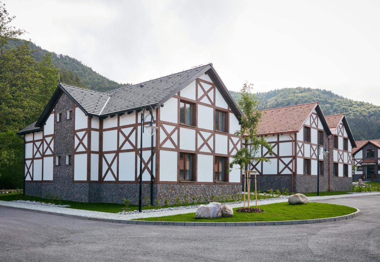 Rezort Gothal Apartmany A Penziony 多纳瓦利 外观 照片