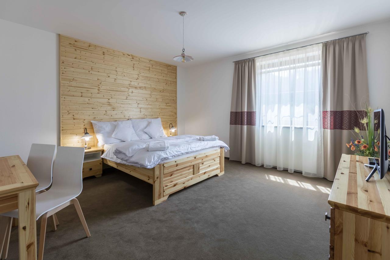Rezort Gothal Apartmany A Penziony 多纳瓦利 外观 照片