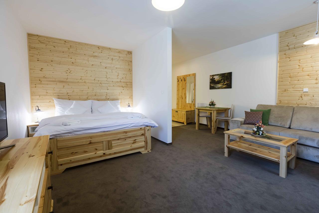 Rezort Gothal Apartmany A Penziony 多纳瓦利 外观 照片