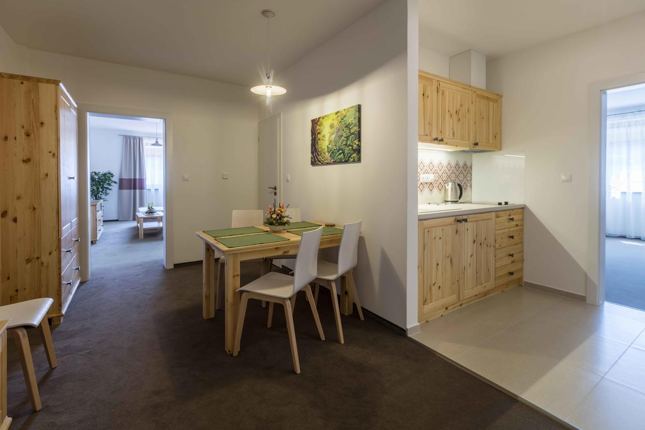 Rezort Gothal Apartmany A Penziony 多纳瓦利 外观 照片