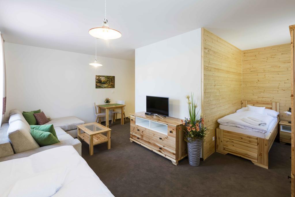 Rezort Gothal Apartmany A Penziony 多纳瓦利 外观 照片