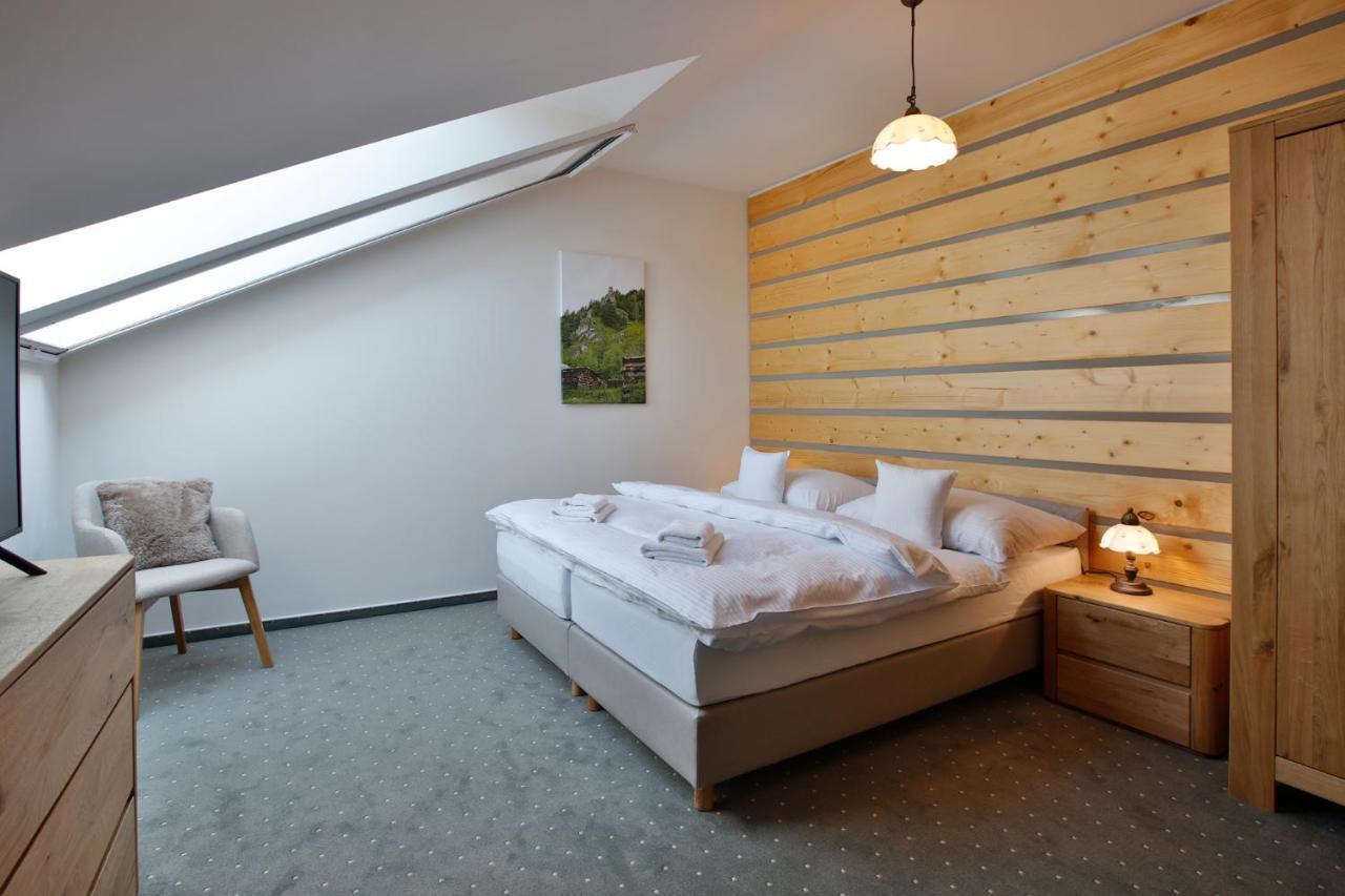 Rezort Gothal Apartmany A Penziony 多纳瓦利 外观 照片