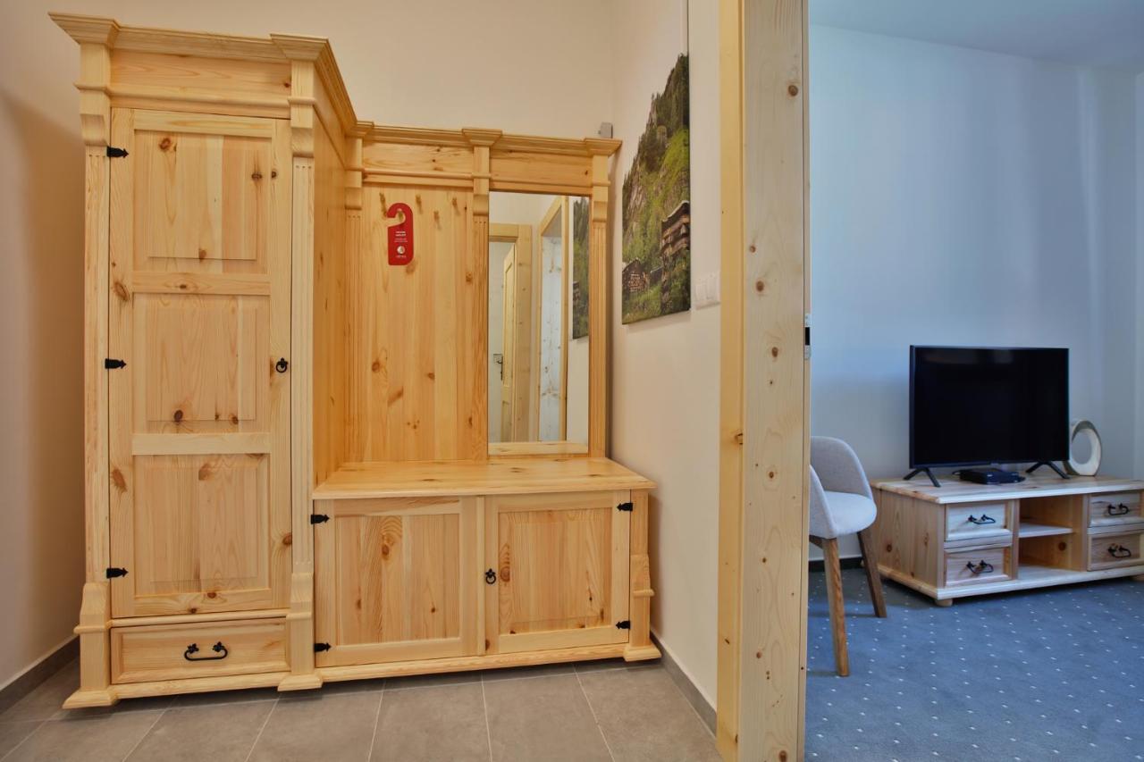 Rezort Gothal Apartmany A Penziony 多纳瓦利 外观 照片