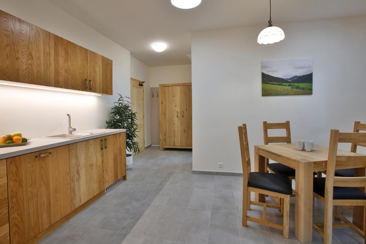 Rezort Gothal Apartmany A Penziony 多纳瓦利 外观 照片