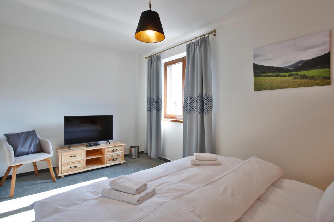 Rezort Gothal Apartmany A Penziony 多纳瓦利 外观 照片